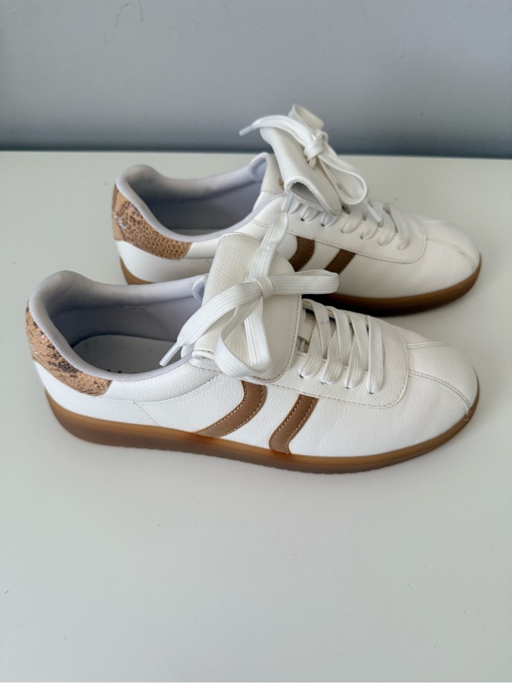 ALDO White Brown Gum Sole Sneakers - Aldo Sport Club Montreal - Size 8.5 -